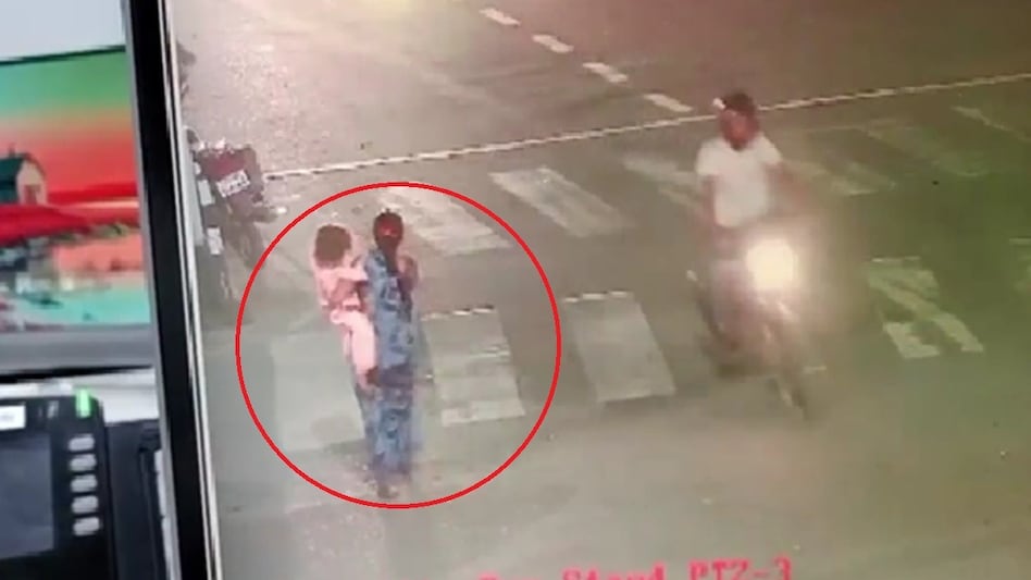 बरेली जंक्शन पर चोरी हुई बच्ची 6 दिन बाद मिली, CCTV में गोद में ले जाती दिखी थी महिला - bareilly junction child kidnapping couple arrested girl rescued lcltm - AajTak