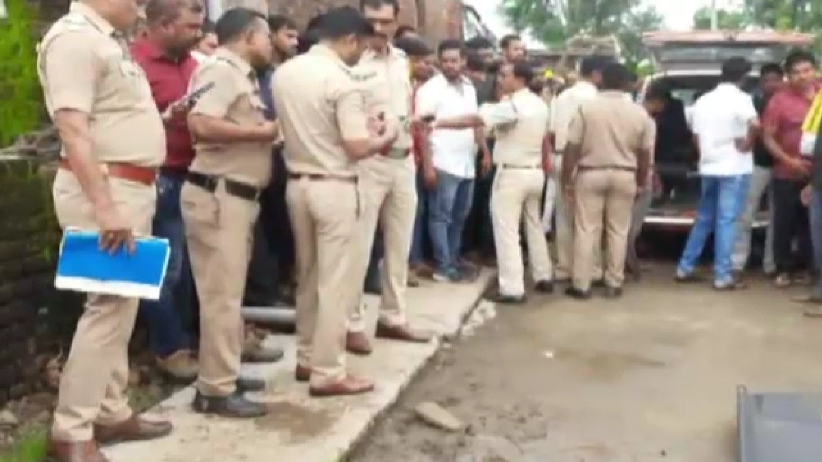 police team at crime site