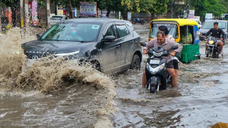 बारिश में क्यों बेबस हो जाता है ये शहर? (Photo-PTI)