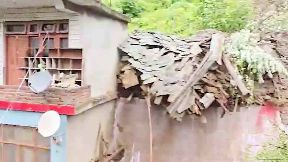 Three houses hit by landslide in Akhada market area