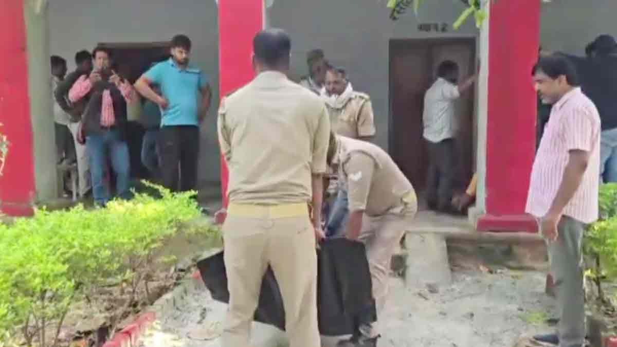 कॉलेज शिक्षक ने लैब ने फांसी लगाई (Photo: Screengrab)