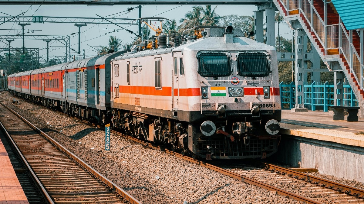 यूपी में पीईटी परीक्षा के दौरान स्टेशनों पर भारी भीड़ की संभावना को देखते हुए आरपीएसएफ जवानों की टुकड़ियां तैनात रहेंगी. (Photo: Pexels)