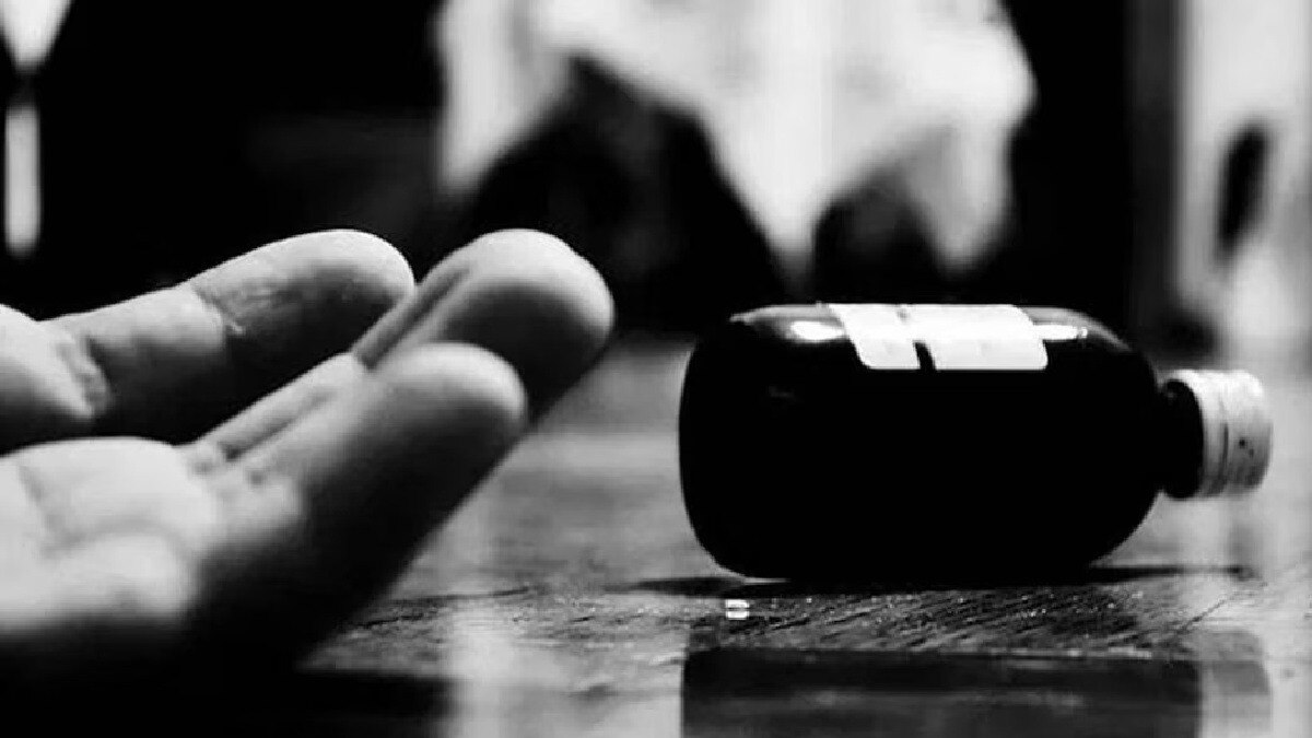 सहारनपुर में प्रेमी से शादी के लिए युवती ने खाया जहर (Photo: Representational Image)