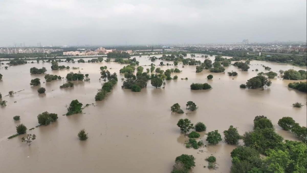 Yamuna flood planes submerged in Delhi aerial photo (@sanjaysamir1)