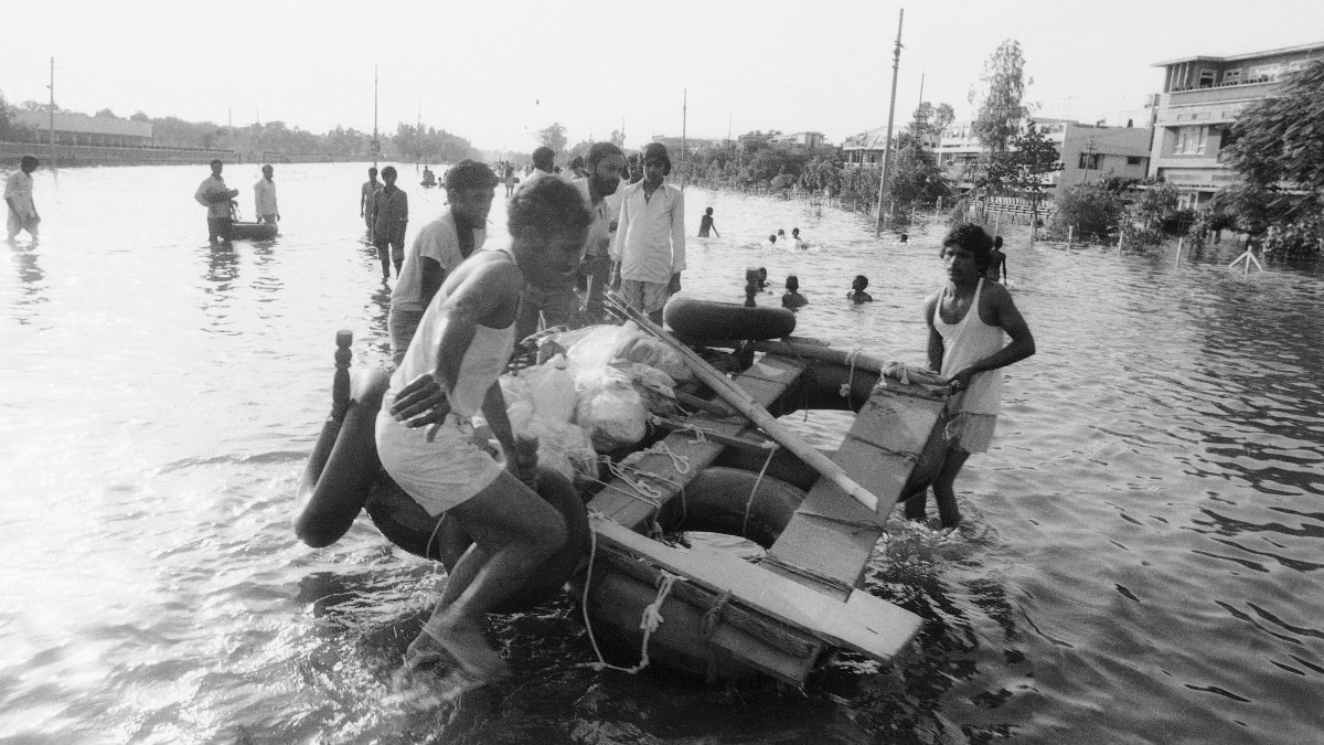 दिल्ली में आई 1978 की बाढ़ में 18 लोगों ने अपनी जान गवां दी थी. (Photo: ITG)