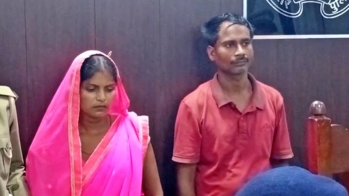 Sultanpur police arrested the accused wife and lover (Photo: ITG)