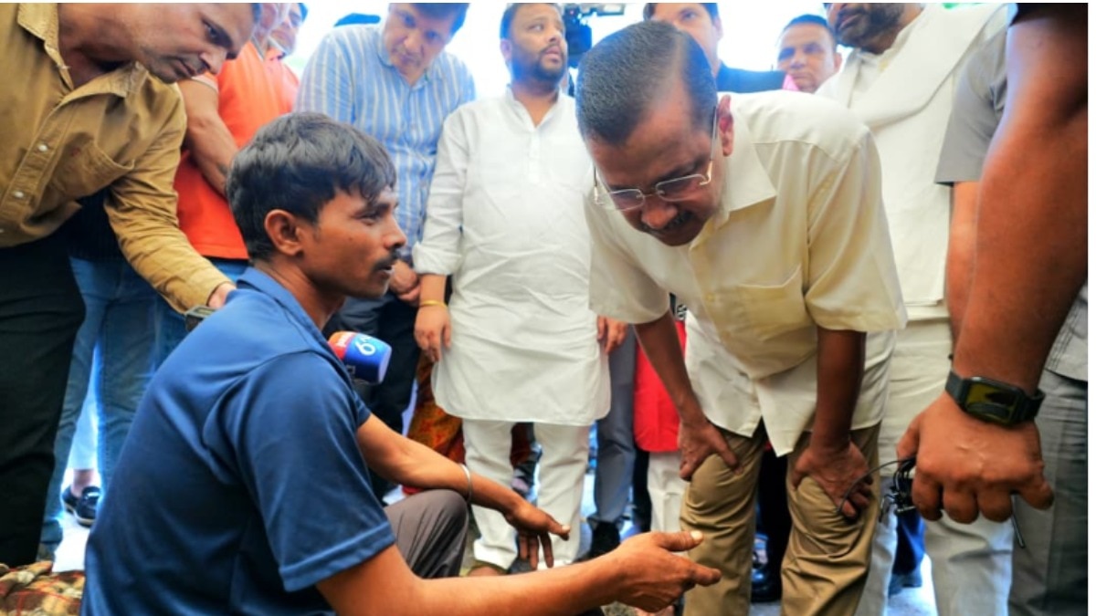 AAP National Convener Arvind Kejriwal visits Flood Relies Camps in Delhi