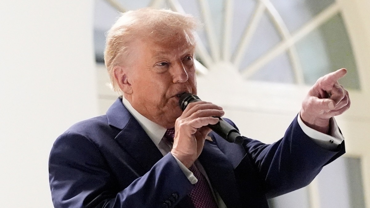 अमेरिकी राष्ट्रपति ट्रंप बोले- अमेरिकी कंपनियों पर यूरोप के जुर्माने नहीं सहेंगे (Photo: AP)