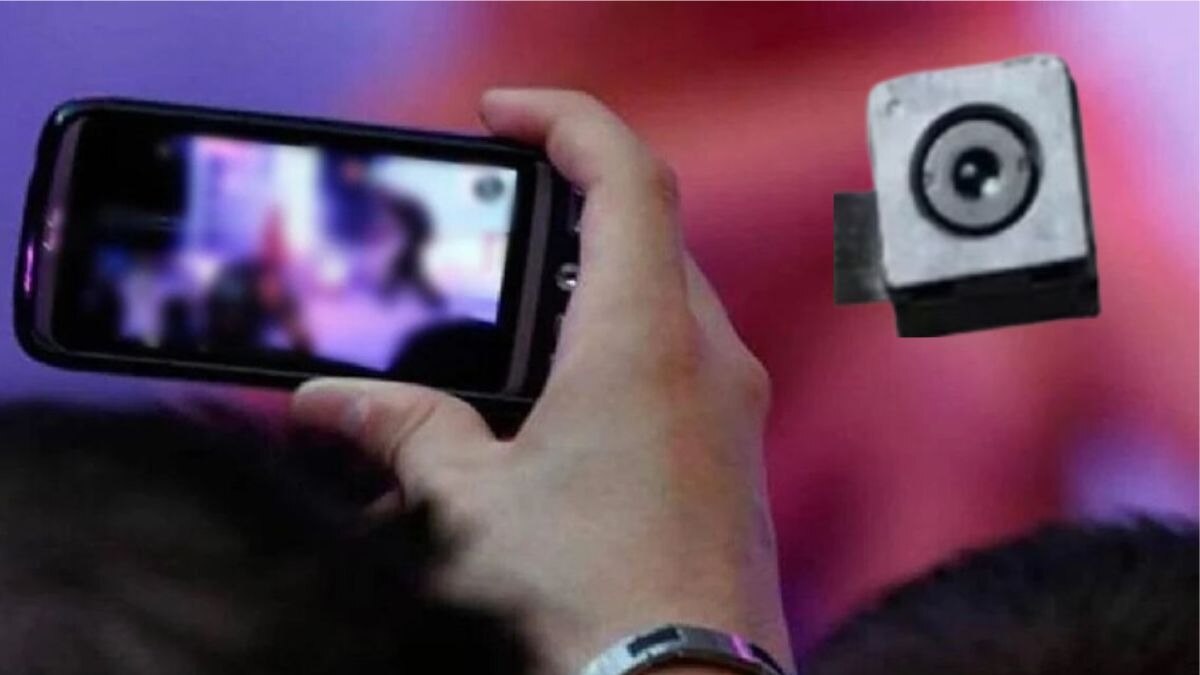 लाइटर जैसी डिवाइस से बना रहा था वीडियो. (Photo: Representational)