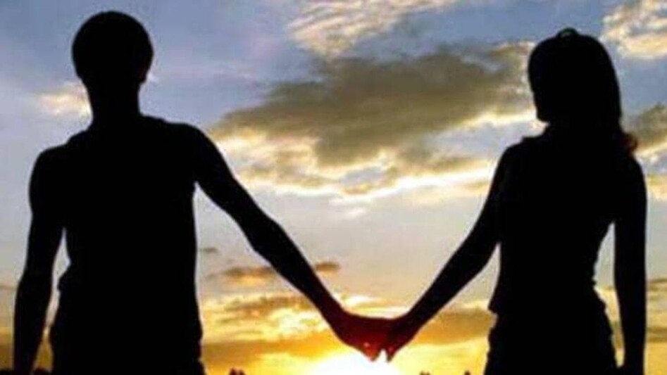 बच्ची ने महिला को किशोर प्रेमी के साथ प्राइवेट मोमेट में देखा तो दोनों मिलकर कर दी हत्या. (Photo: Representational )