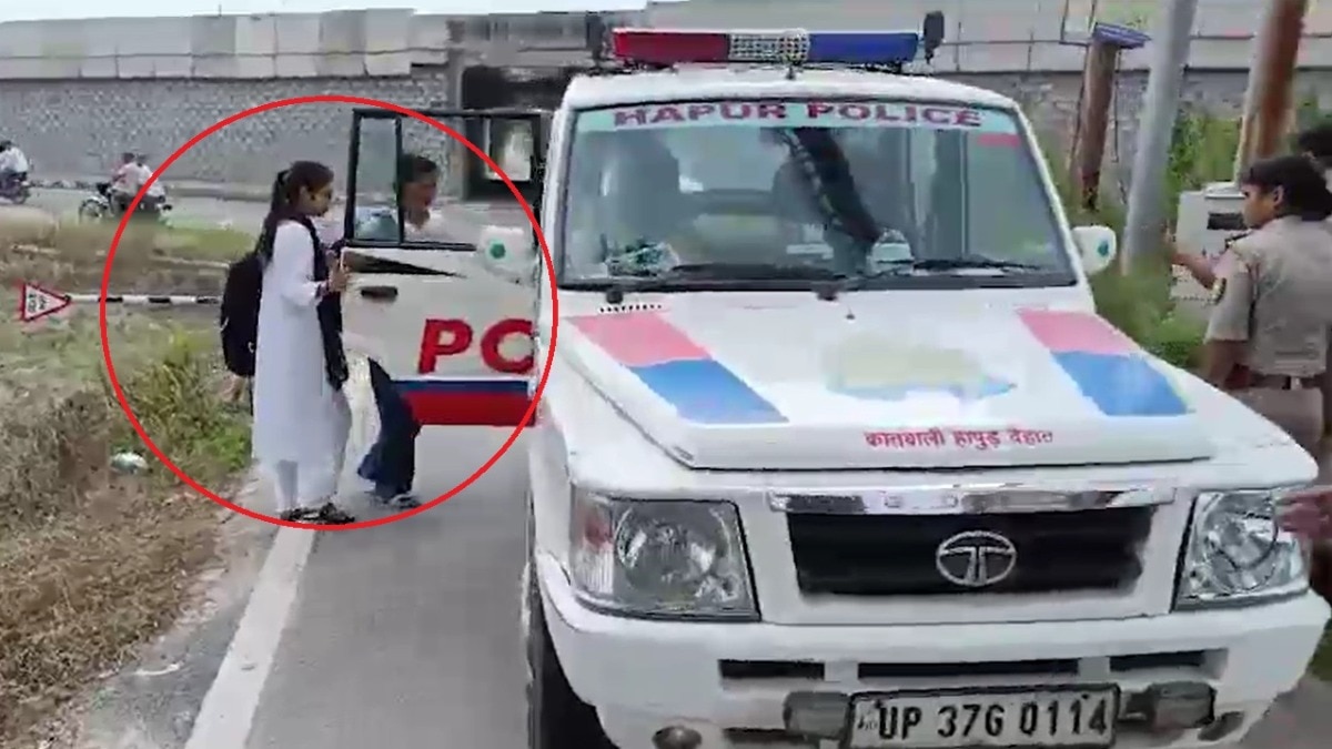 थाना प्रभारी ने पुलिस वाहन से छात्राओं को भेजवाया एग्जाम सेंटर. (Photo: Screengrab)