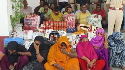 8 महिला तस्कर गिरफ्तार (Photo: Screengrab)