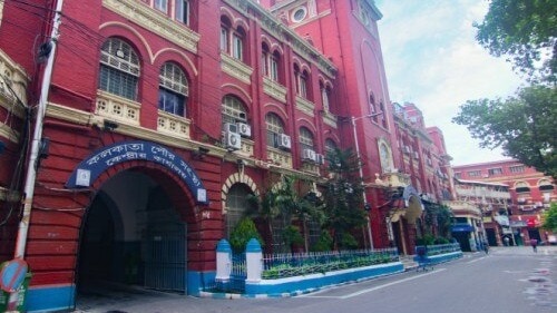 KMC ने कोलकाता में साइनबोर्ड पर बंगाली भाषा को किया अनिवार्य. (Photo: KMC website) 