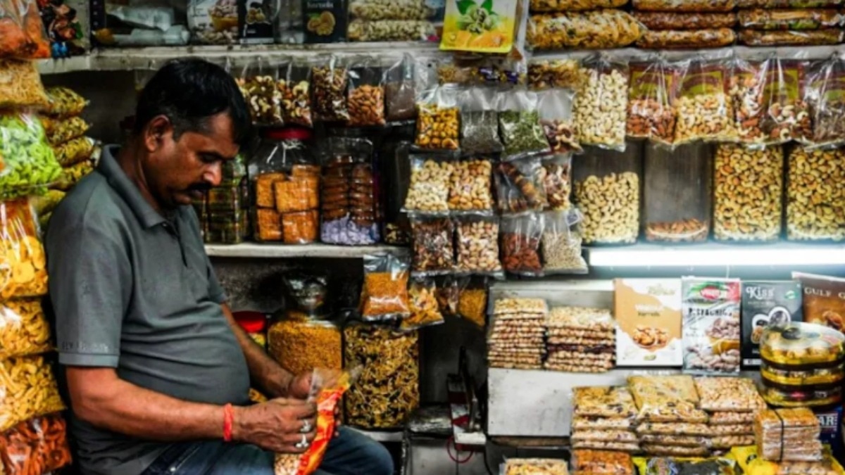 सरकार ने घटाया टैक्स, क्या 22 सितंबर से कम हो जाएंगे दाम? दुकानदार बोले- पुराने स्टॉक का क्या करें...