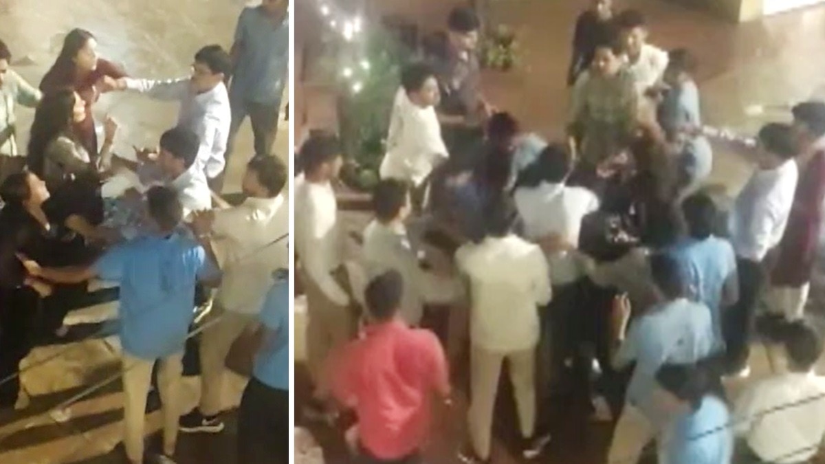 ग्राहकों पर टूट पड़े रेस्टोरेंट कर्मचारी.(Photo:screengrab)