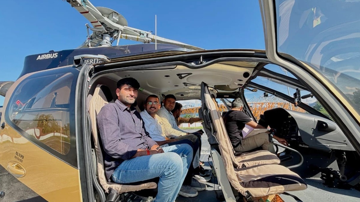 हेलीकॉप्टर से यात्रा का एक तरफ का किराया 5200 रुपए था.(Photo:ITG)