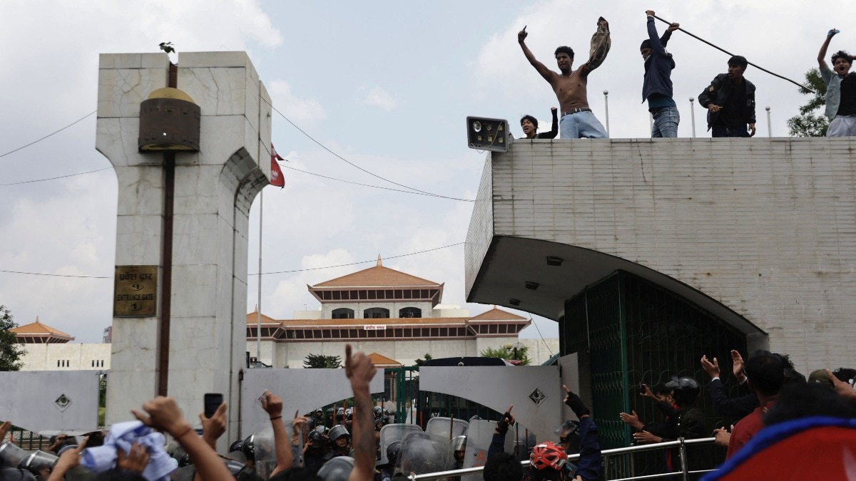 नेपाल की ओली सरकार के खिलाफ Gen-Z का प्रदर्शन (Photo: X)