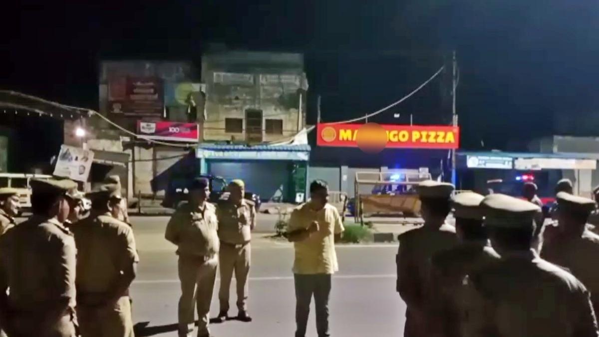 बागपत एसपी ने रात में किया औचक निरीक्षण (Photo: Screengrab)