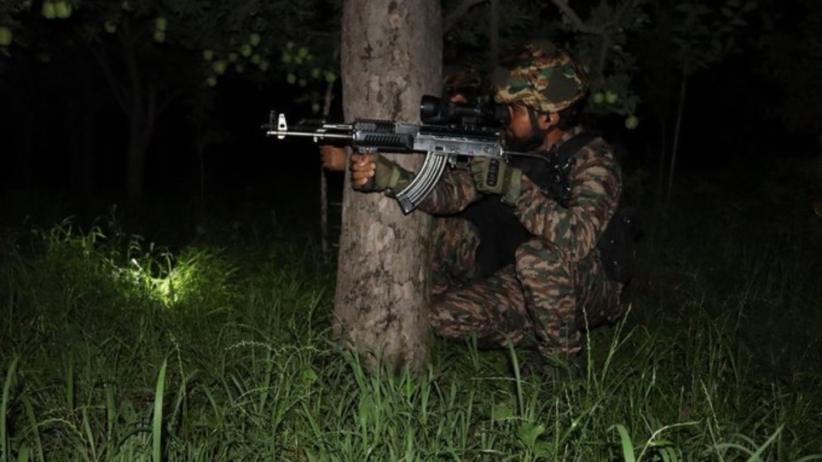 ऑपरेशन अभी भी जारी है.(Photo: X/@ChinarcorpsIA)