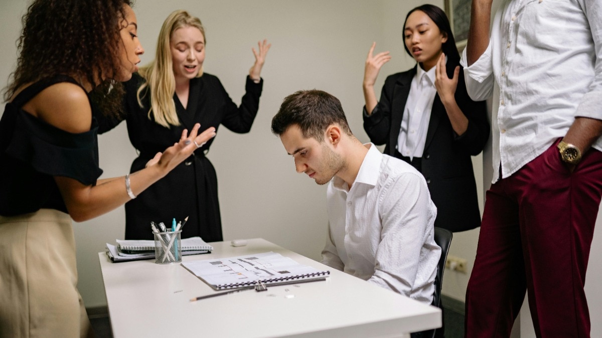 हर महीने बैंक को 60–70 हज़ार रुपये देने ही पड़ते हैं। (सांकेतिक तस्वीर- Pexels)