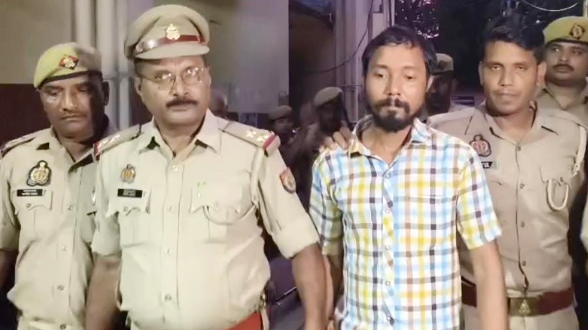 दरिंदे का घर भी बुलडोजर से मिट्टी में मिला दिया गया.(Photo:ITG) 