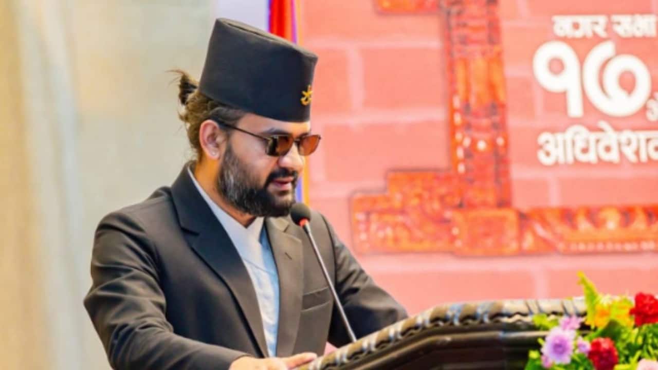 कौन है बालेन शाह जिसे सत्ता सौंपने की मांग कर रहे नेपाल के Gen Z आंदोलनकारी? - nepal gen z movement balen shah political crisis tstsd - AajTak