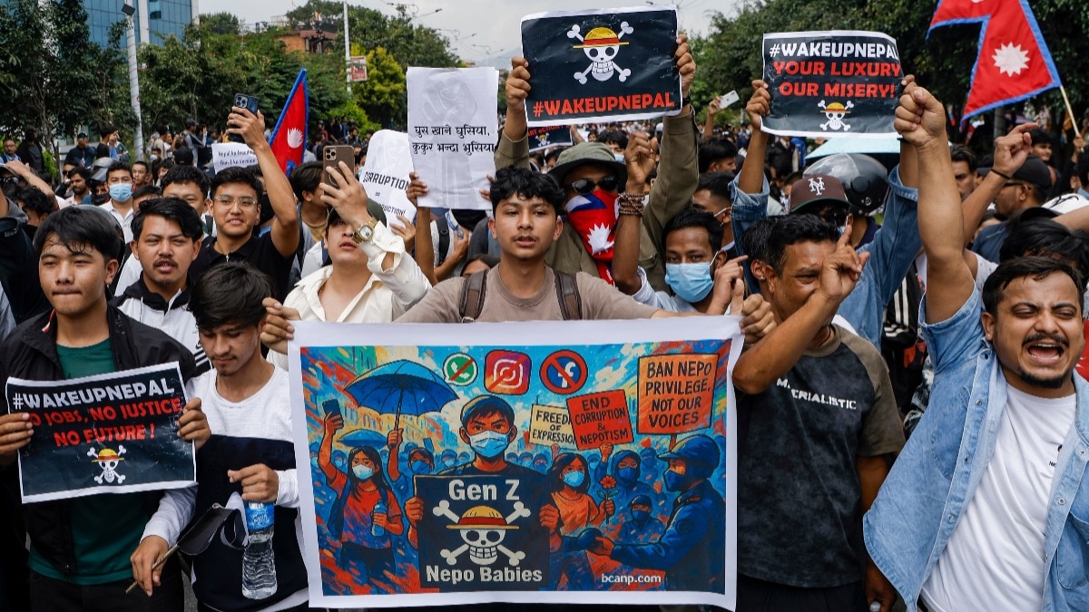 नेपाल में करीब 1.35 करोड़ फेसबुक यूजर और 36 लाख से ज्यादा इंस्टाग्राम यूजर हैं (Photo-PTI)