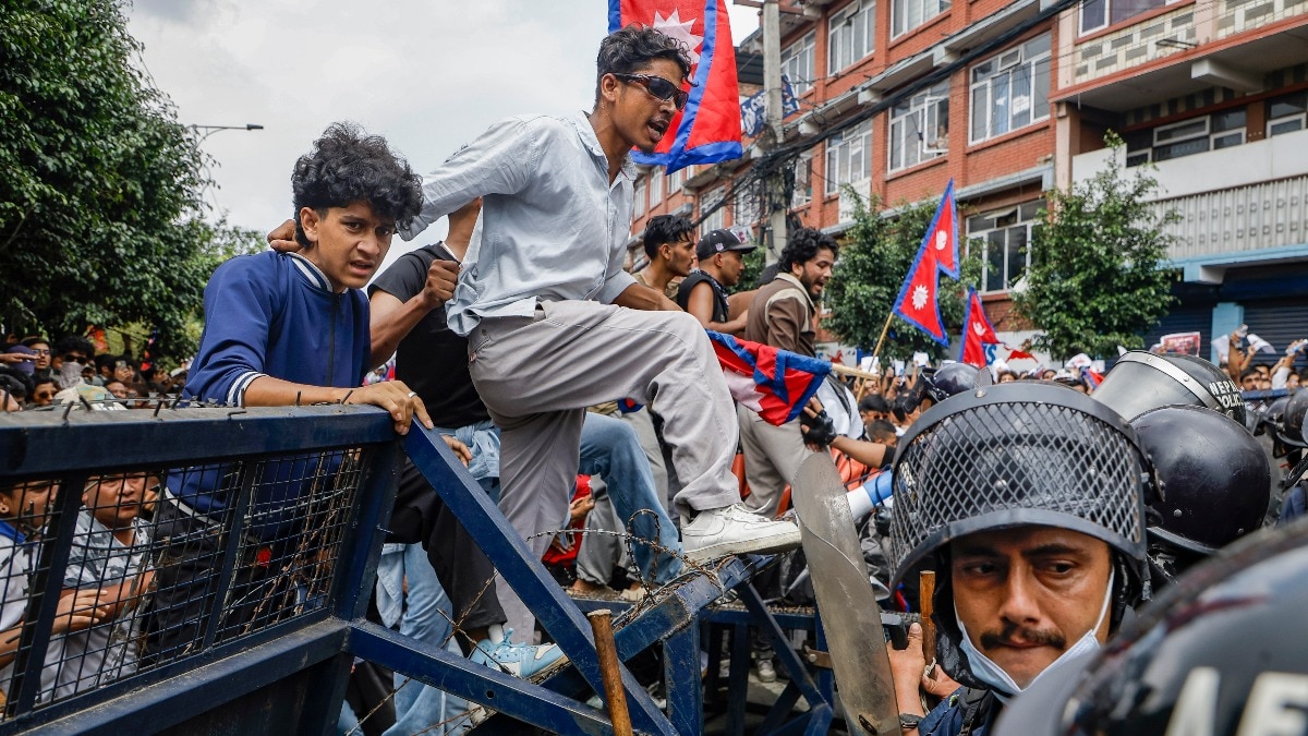 नेपाल में Gen Z आंदोलन पर काबू पाने को लेकर आर्मी उतारने की तैयारी हो रही है (Photo -PTI)