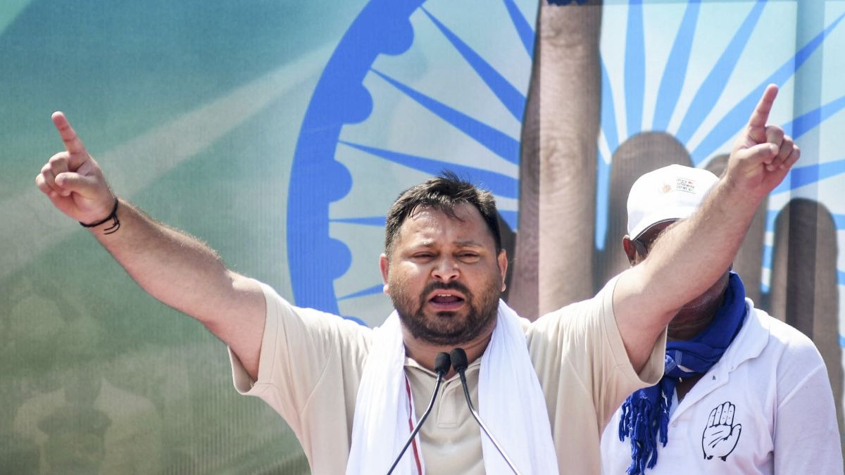 tejashwi yadav hands