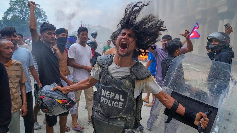 नेपाल में अब भी जारी है Gen-Z का प्रदर्शन (Photo: AP)