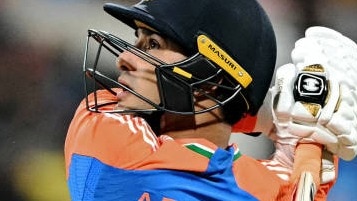 पहली ही गेंद से हमला, यही है अभिषेक शर्मा का अंदाज... (Photo, Getty)