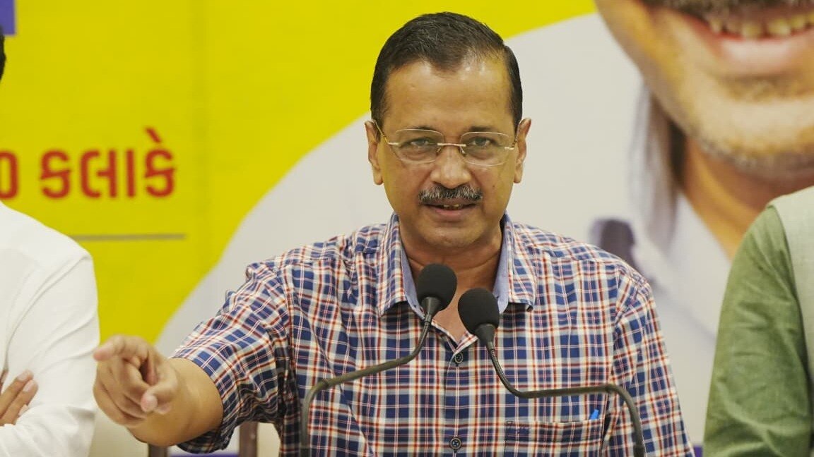 अरविंद केजरीवाल कपास किसानों को लेकर पहले गुजरात दौरे पर भी गए थे. (Photo- ITG)