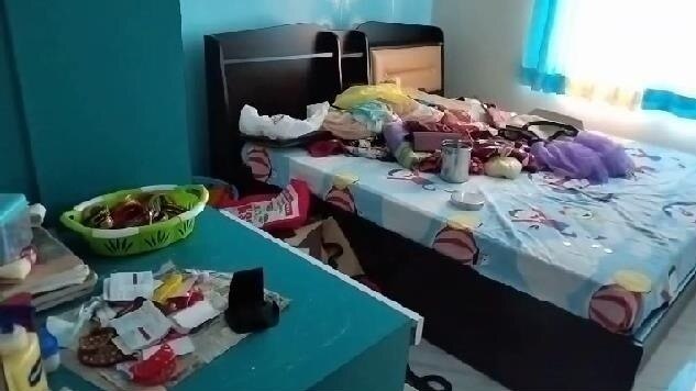 चोरी के बाद घर में बिखरा सामान. (Photo: Prahalad Kumar/ITG)