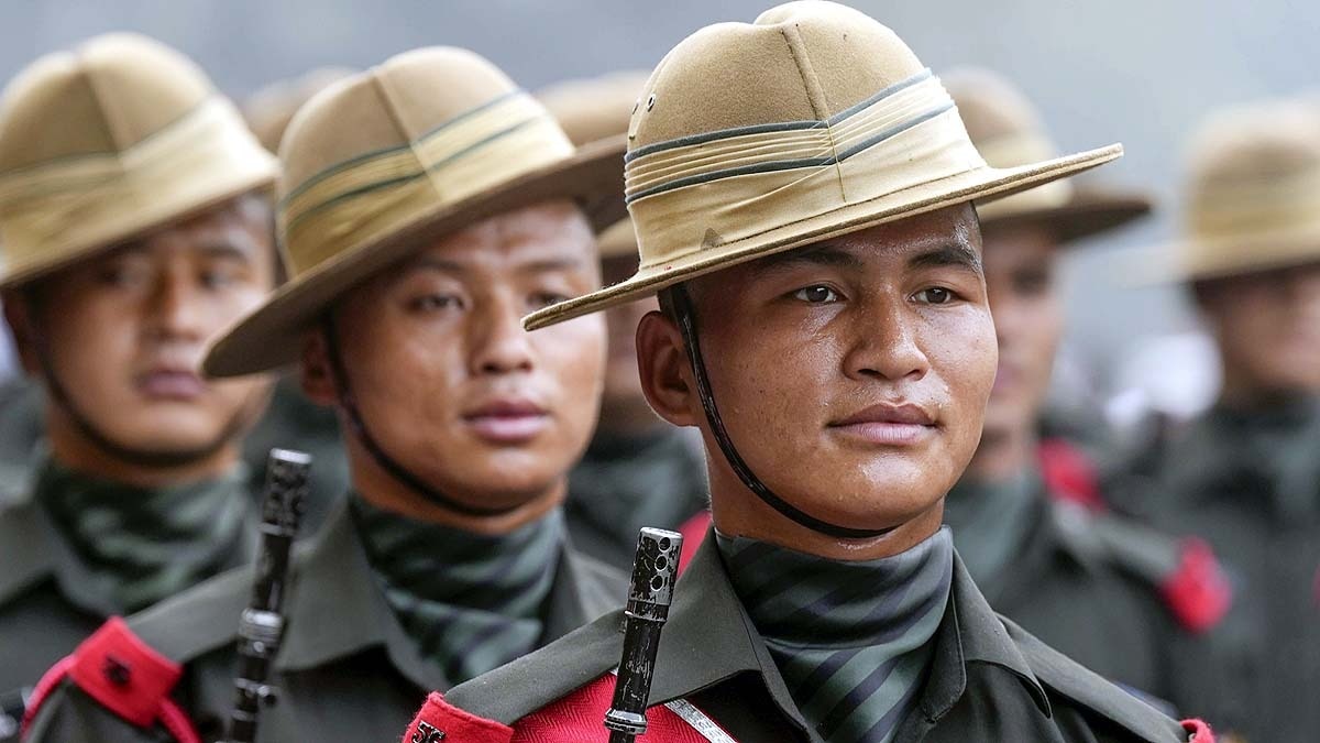 भारतीय सेना के गोरखा रेजिमेंट में नेपाल के सैनिक भी हैं. उनकी सुरक्षा से संबंधित सभी जरूरी निर्देश सेना ने जारी किए हैं. (File Photo: PTI)