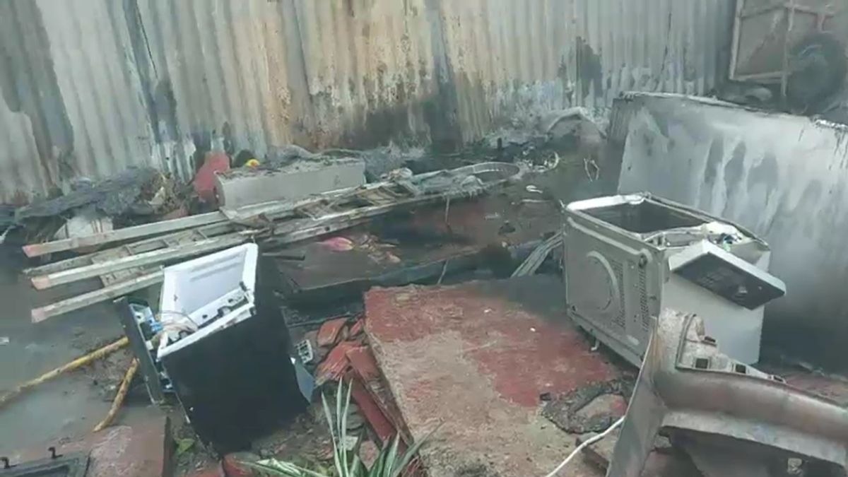 तहस नहस पड़ा है पूर्व प्रधानमंत्री का घर. (Photo: Screengrab)