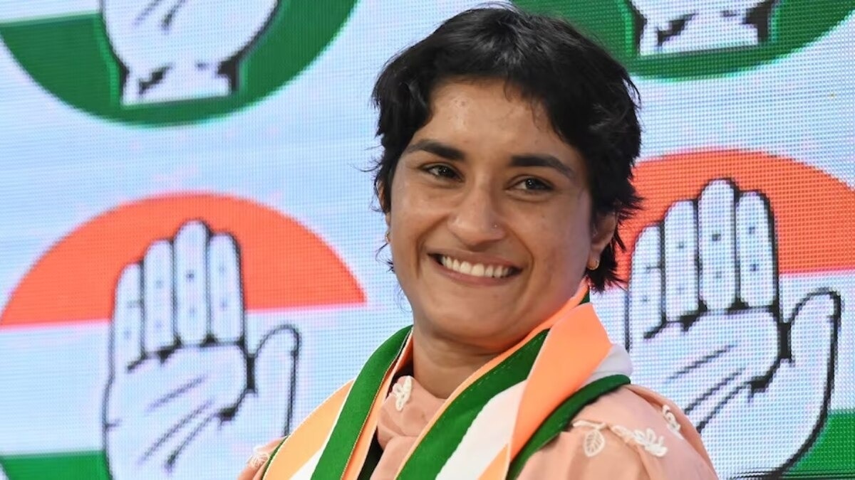 बाढ़ प्रभावित इलाकों का दौरा करने पहुंचीं थी विनेश फोगाट