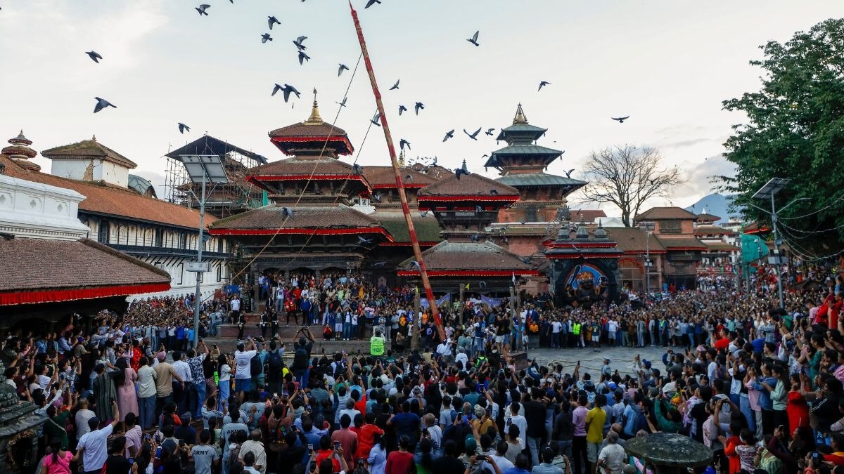 Nepal Protest: काठमांडू में कर्फ्यू में छूट के बीच भक्तों का तांता, कुमारी देवी मंदिर पूजा करने पहुंचे हजारों श्रद्धालु