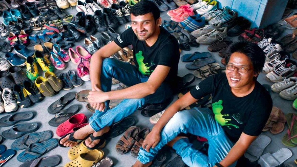 कूड़ेदान में पड़े जूते बेचकर करोड़पति बन गए दो दोस्त  (Photo: itg)