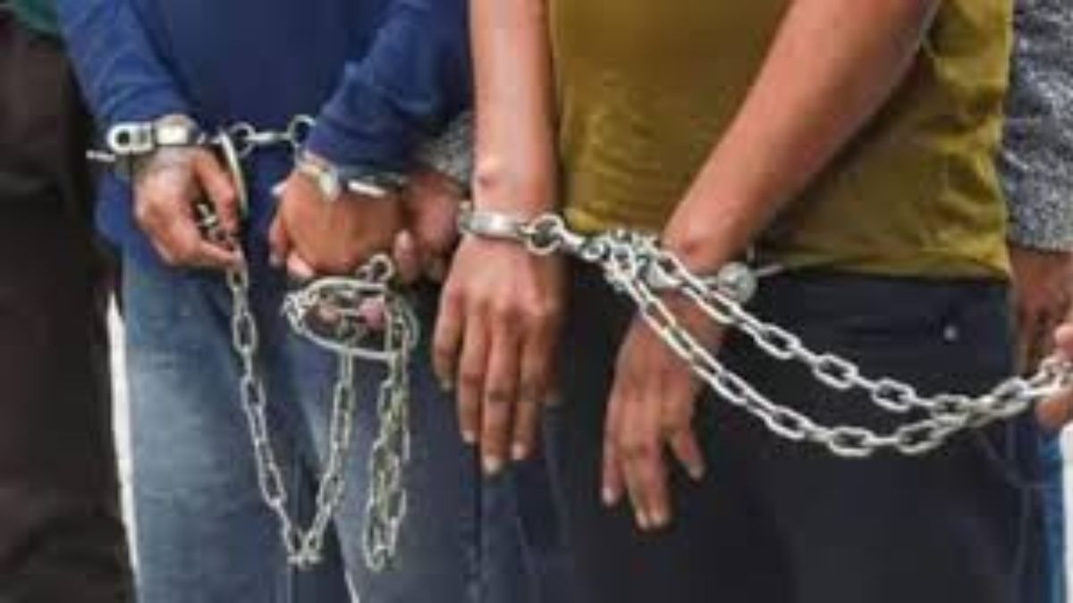 बंगले में डकैती की हो रही थी साजिश... भनक मिली तो पुलिस ने 11 आरोपियों को कर लिया अरेस्ट