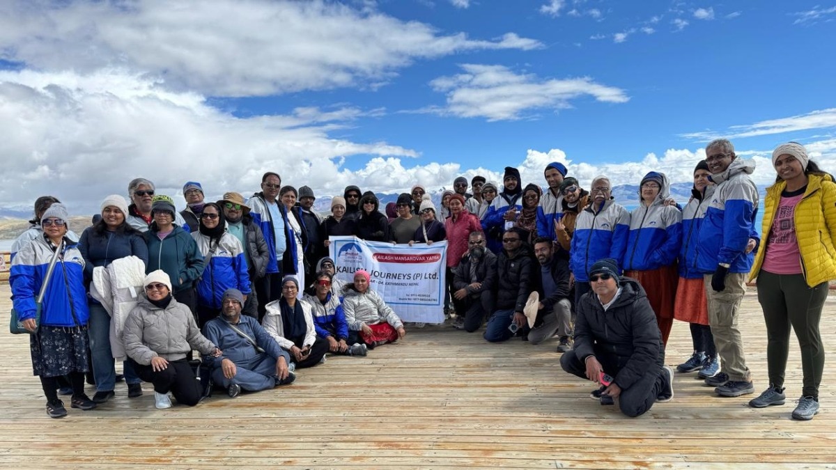 हिल्सा और सिमीकोट में अटके यात्री (Photo: ITG)