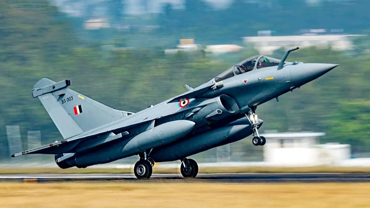 IAF ने रक्षा मंत्रालय को भेजा 114 राफेल जेट का प्रस्ताव, भारत में होगा इनका  निर्माण - IAF sent a proposal for 114 Make in India Rafale jets to the  Defense Ministry ntc - AajTak