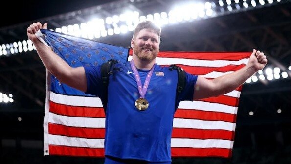 इतिहास रचने वाले रायन क्राउज़र का गोल्डन सेलिब्रेशन. (Reuters Photo)