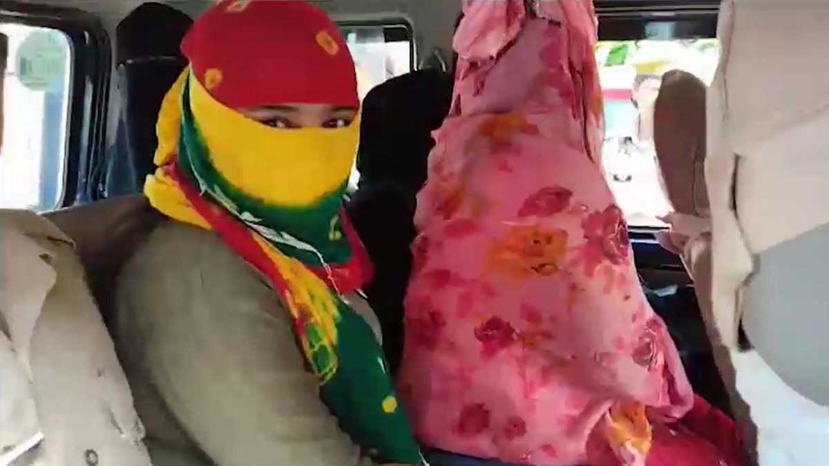 कंप्यूटर सेंटर के नाम पर चल रहा था स्पा. (Photo: Screengrab)