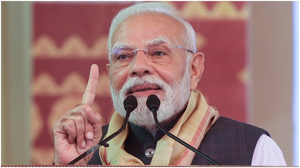 पीएम मोदी ने असम के गोलाघाट और दरांग में 18,500 करोड़ के विकास परियोजनाओं का शिलान्यास और लोकार्पण किया. (Photo: PTI)