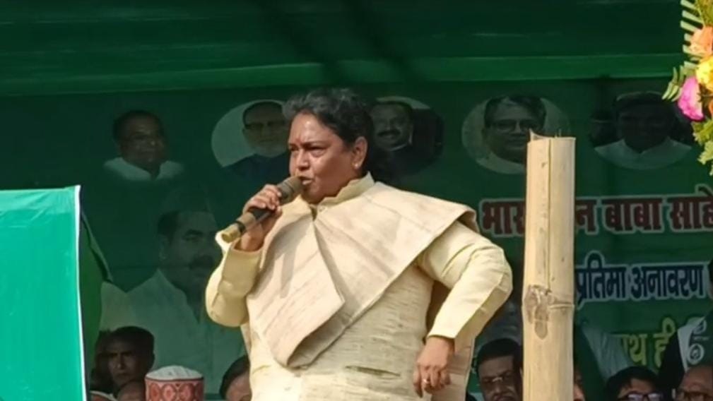 भाजपा महिला मोर्चा की ममता रानी ने किया पलटवार. (Photo: Mani Bhushan Sharma/ITG)