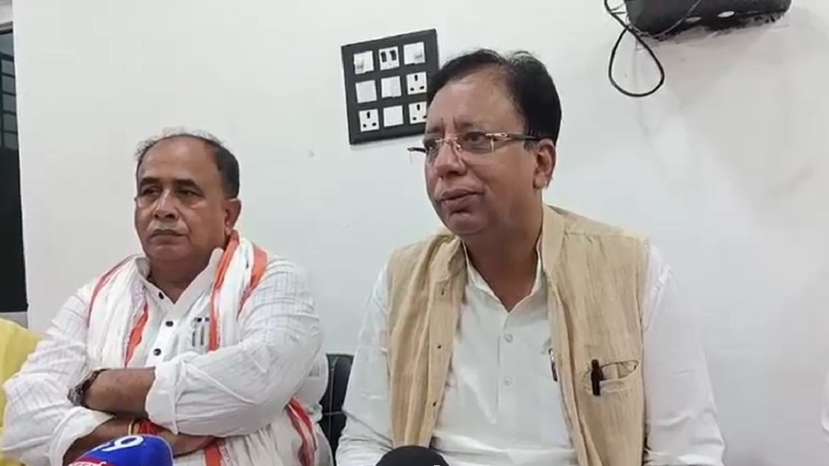 संजय जायसवाल ने कहा कि पेट्रोल पंप मेरे रिश्तेदार का है. (Photo: Screengrab)