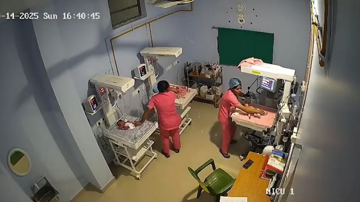 भूकंप के दौरान NISU में बच्चों की रक्षा करतीं नर्सें. (Photo: Screengrab)