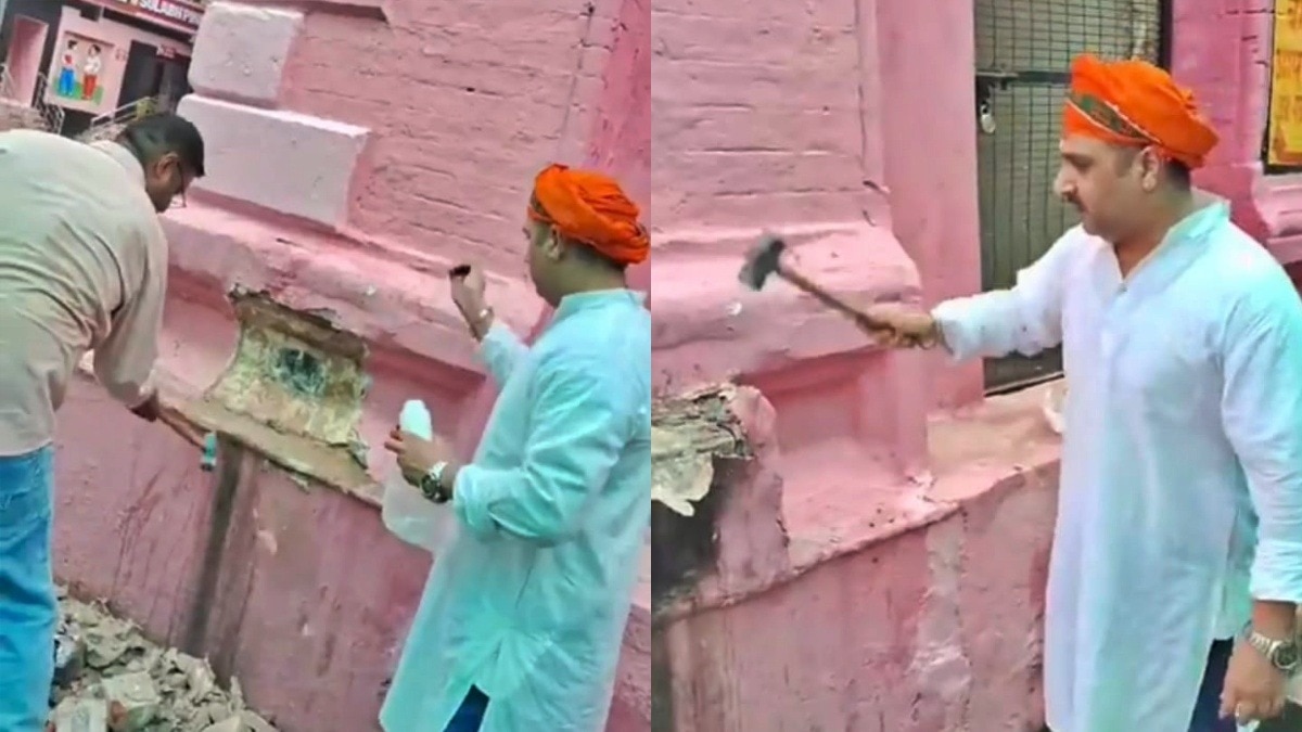 हथौड़े से स्ट्रक्चर तोड़ते हिंदू संगठन से जुड़े लोग (Photo: ITG)