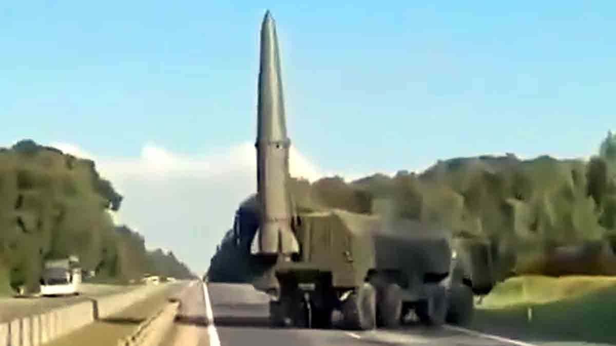रूस के कालिनिनग्राद में पोलैंड के पास इस्कंदर मिसाइल तैनात की गई है. (Photo: X/@GabeZZOZZ)