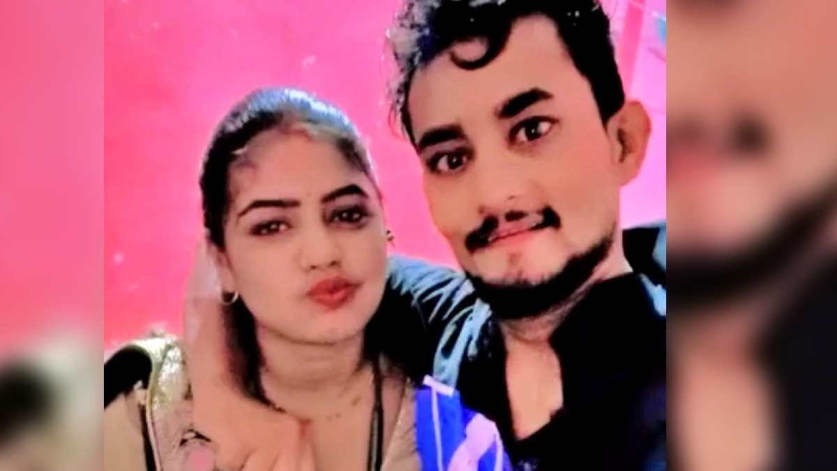 Maharajganj: Wife Neha with husband Nageshwar (Photo: Screengrab)